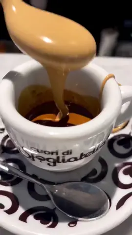 #italianlife🇮🇹 #italy #italia #vitaitaliana #dolcevita #dolcefarniente #coffeetime #caffeitaliano #espresso #morningroutine  #italianculture #italianmood #voliamoneiperte #andiamoneiperte #neiperte #perte 