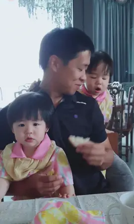 2แฝดกับอาตั๊มของเขา 😍😍#โกวบัว #โกวบัวกับพับพีร์ #โกวบัวเเละสามีของเค้า #theephee #beamoiltwinbabies #เจ้าหมูผอย 