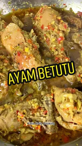 Yang belum pernah makan ayam betutu yuk cobain resep ini, Ayam Betutu enak banget lohh ✨ #ayambetutu #ayambetutubali #masakanindonesia #resep #masak #resepenak #masakansimple #resepsimple #reseptiktok #masakdirumah #masakanrumahan #masakmasak #masakyuk 