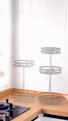 #seasoningrack #Kitchenrack #Seasoningstoragerack #Goodthingsinthekitchen #Goodthingsrecommended, fairies and handsome guys, this three-layer seasoning rack is adjustable in height, practical and convenient to take.