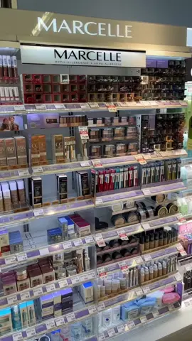 This display is everything🤩@e.l.f. Cosmetics @shoppersbeauty 