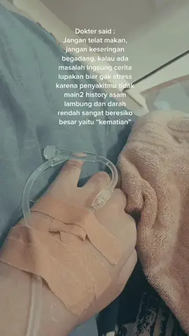 Dearr lambungggkuu, baik-baik yaa, emang benar kita ngga tau kapan waktunya kambuh, tapi nggak sedikit perempuan yang pulang karena asam lambung nya kambuh, faktor utamanya adalah pikiran:) batin yang terluka, dan selalu memendam segala hal sendirian, sehingga timbul lah pikiran” yang membuat ku berantakan, hilang arah, overthingking tiap malam, dan berlarut-larut dalam kesedihan, aku hanya butuh didengarkan dan dikuatkan sedikit saja itu tidak akan mengurangi energi mu bukan:) #fypシ゚ #asamlambung #darahrendah #wanitakuatwanitahebat 
