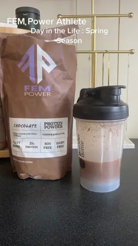 Best protein shake for all of the female athletes !  #fempower #fempowerproteinpowder #plantbasedprotein #femaleathletes #femaleathlete #collegeathlete #collegeathletes #femalecollegeathletes #collegevolleyball #ncaaathlete #ncaavolleyball #peaprotein #femaleathletes  