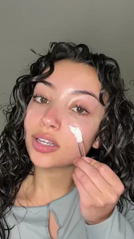 @Charlotte Tilbury i need to know what magic you put in this because it's too good #ctilburypartner #MagicSkin 