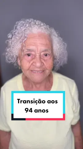 Nunca é tarde oea conhecer seu cabelo natural ❤️ Ela é uma amorzinho 🥰 #cachos #transicaocapilar #grisalho #cabelogrisalho #especialistaemcachos #cabeleireira
