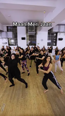 If you missed this class - we are repeating it again on Easter Monday! Head to @Pineapple Dance Studios website for info! #browntiktok #browngirl #fyp #danceclass #king #maanmerijaan #londonindian #india #desi #ukdesi #bollyco #beginnersdance #dancer #ifeelking #bollywooddance 