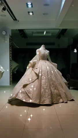 متوفر في معرضنا بكل سرور 👑♥️🥰#weedingdress #فستان_فرح #عروسة #فستان #makeup #مصر #زفاف #خطوبة #makeupartist #royal #soriee #evening #handmade 