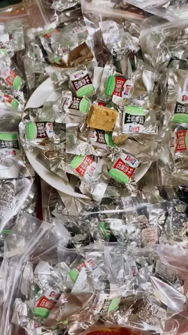 #luongkhomini túi 500gr mix nhiều vị: đường đen, đậu đỏ, cacao, sữa… #luongkhotrungquoc thơm ngon giòn xốp, dễ ăn mà lại cực kì tiện lợi ạ!!. Mua hàng tại #trungyenmart.