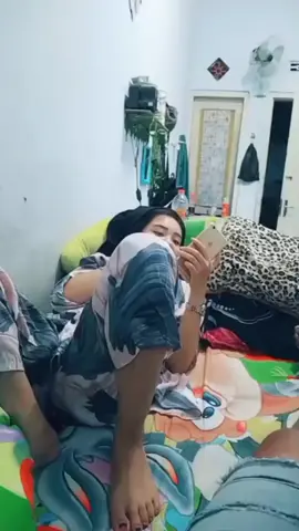 mentahan tidur bareng cewek di kost buat sw#cewekcantik #soundfyp #prank #izinpost #pranktemen #fypシ #mentahan #mantapmen #statusvideos #xyzbca #cewekwibu #storytime 