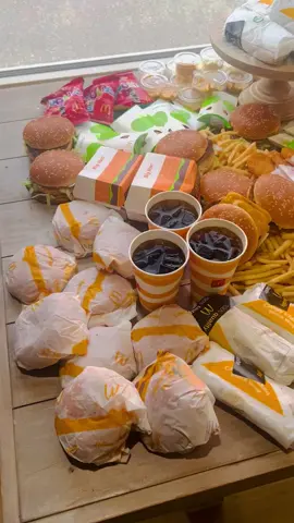 Mcdonalds table for the win! #mcdonalds #maccas #maccaslife #grazingtable #fyp #foryou #teenagers #teenagelife 