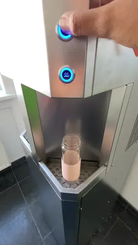Dispenser air dingin dan air soda gratis di kampus Jerman #CallofDragons #anakrantau #kuliahluarnegeri #kampuslife #kuliahdijerman #fyp #dailyvlog #dispenser #fypシ゚viral 