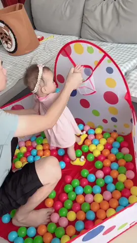 Playing gemes with our babies 👼🏻🧒🏻🧒🏻⚽️ #babyproducts #babylove #goodstuff 