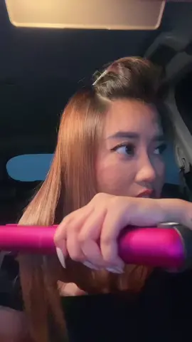 dyson corrale 8,5jt. pakenya pegel krn berat bgt, charge 1 jam, pake tanpa kabel (portable) 30 menit. jd kl lo nyalain 20 mnt, trs lo matiin, ya sisa 10 menit lg. suhu 165, 185, 210. ada teknologi yg bikin flatnya ga ngerusak rambut/jd kering crispy gt. garansi 2 tahun. tahan lama/ awet engganya tergantung rambut lo. kurang lebihnya tulis aja dibawah. #dysoncorrale 