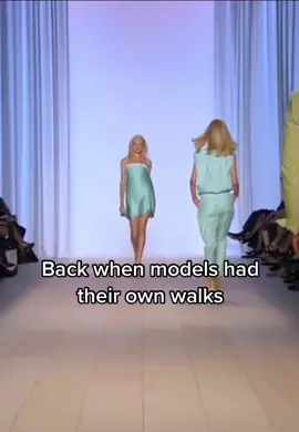 They didn’t walk like robots #vladaroslyakova #model #90smodels #modeling 