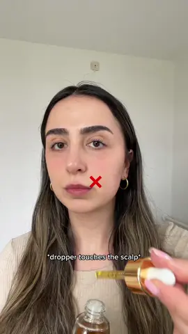 The dropper should never touch your scalp! It wil pick up dirt and put it back into your product. This can cause bacteria contemination. 👎 #hairtok #haircare #hairoiling #hairoiltips 