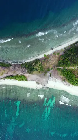 A pristine, tropical island in Zambales, Philippines with the mosy beautiful l, gemlike color #capones #caponesisland #zambales #sanantonio #philippines #thephilippines #itsmorefuninthephilippines #itsmorefuninph #olongapo #zambalesph #islandlife #island #tropicalisland #trending #paradise #dji #djiair2s #drone #dronelife #tropicalparadise #asia #southeastasia 