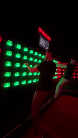 Climb like a boss 💪🏼🤑 #activate #games #gaming #indoorgames #megagrid #activategames #climb 