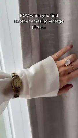 The vintage Hermes watch from the 90s stole my heart 🤩 via @rebagofficial #vintagehermes #hermeswatch #luxurywatch #vintagestyle #vintagelover #handbagcollector #minimaliststyle #fashionstyle #luxuryjewelry 