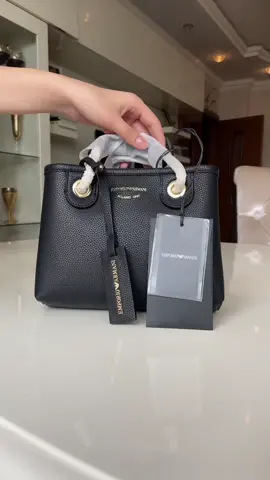 #emporioarmani orjinal çantalarını sehifemizden elde ede bilersiniz😍🔥İnwoys sened, mail teqdim edilir. Sifarişle🔥🔥 #emporioarmanibags #müşterisifarişi🥰 #orjinalçanta #onlineshopping #onlinesatışbaku #çantamodelleri #çantamdanevar #luxerylife💸❤️❤️🔥🥂 #baxımlıxanımlarüçün 