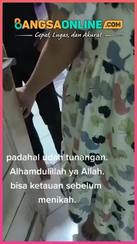 Sebuah video viral di media sosial menunjukkan seorang pria yang  menangkap tunangannya selingkuh dengan pria lain di kontrakannya.  Pasangan tersebut telah menjalin hubungan hingga bertunangan. Dalam  video, wanita itu terlihat panik dan mencoba menutup pintu kontrakannya,  namun pria yang merekam video menghalanginya. #tiktokberita #bangsaonline