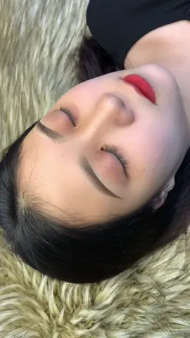 Bộ lông mày do hv nặn tone đậm - nhạt bên siêu xinh luôn ak 