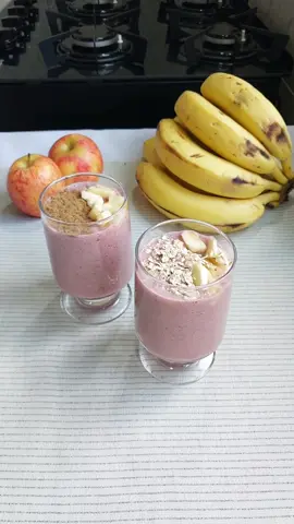 Vitamina que pode substituir o seu jantar e também te saciar no café da manhã 🥛🍌🍎 📝 INGREDIENTES: • 1 banana • 1 maçã  • 1 colher de sopa de chia  • 1 colher de sopa de farinha de aveia • 1 colher de sopa de mel • 200ml de leite • Corante (opcional) MODO DE PREPARO NO VÍDEO 📽 #receitascomalu #receita #Recipe #vitamina #Vitamin #fruitvitamin #banana #maça #aveia #chia #mel #oat #sizzle #honey 