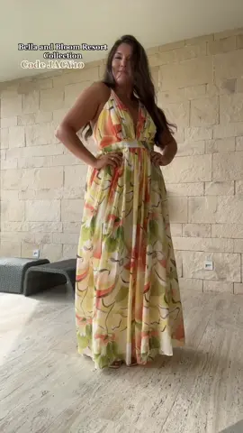 Tropic like its hot! #styleinspo #honeymoonoutfits #honeymoondress #weddingguesstoutfit #weddingguestdresses #midsizefashion #midsize #midsizegal 