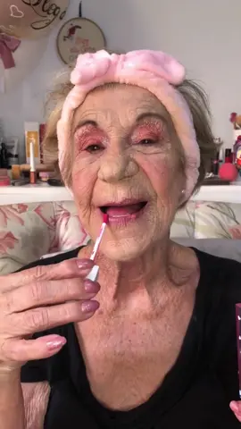 Lovely Makeup 💕 Tag your Grandma 🫠 #makeup #foryoupage #grandmamakeup #fyp #viralmakeuptrend #makeupartist #lipstickshow #viral #concealertips 