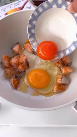 ข้าวขยี้ไข่แซลมอนค่า เมนูง่ายๆ ทานกับพริกน้ำปลา ข้าวนุ่มๆ ร้อนๆ ฟินสุดๆ  #ข้าวหอมมะลิใหม่ตราฉัตร #ข้าว15องศาหอมทะลุแมส ##ห้องครัวTikTok##tiktokพากิน##เมนูง่ายๆ##อร่อย##จานหรูดูดี##อร่อยบอกต่อ##มือใหม่หัดทํา##เมนูอาหาร##คหกรรมอินเตอร์##fypシ##อาหารไทย##fyp##tiktokfood##อร่อยไปกิน#รวมคลิปทำอาหาร