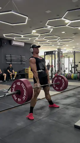 PB Sumo Deadlifts 270KG/595lbs. 🎧🎧🎧 #sumodeadlift #deadlift #hookgrip #powerlifting #powerliftingmotivation #ออกกําลังกาย #airpodsmax #หูฟังเป็นเหตุ 