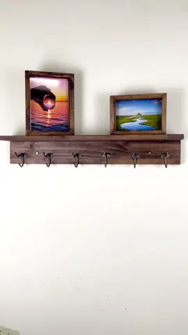 Kệ gỗ trang trí để đồ lưu niệm có móc quần áo #kego #muataitiktokshop #decor #vintage 