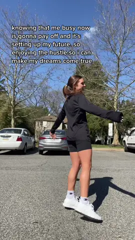 may eat all my meals in my car but im just working hard so i can create the life of my dreams ((:  #hustle #dreamlife #SelfImprovement #selfgrowth #dreamlifestyle #growing 