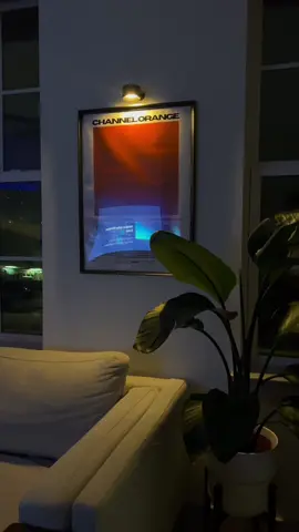 Added some new art peices to the space. You can find the posters in my link 🤞🏽   #apartmentinspo #apartmentdecor #homdecorideas #wallart #plantapartment #hometour