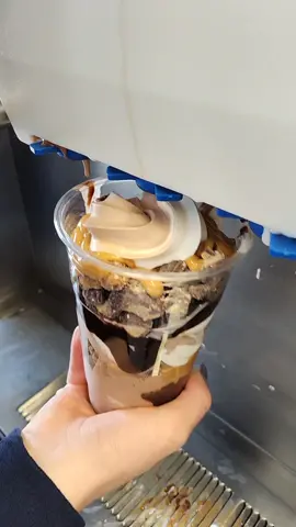 #softserve #softserveicecream #icecream #joesdairybar #joesdairybarandgrill #twist #hotfudge #pbcups #peanutbutter 