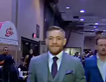 Mc Gregor walking #mcgregor #mcgregor🍀🇮🇪  #UFC #fight #motivation #motivational #motivationalvideo #irish #epic #entrance #epicentrance #music #power #powerful #strong #confident 