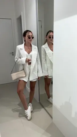 E ai look aprovado? ✨ Ele é da @Laguna Store e voces tem meu e tem meu cupom HANNAHAMORIM que da 10% em todo site 🤍