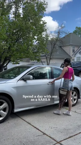 #sister #twins #beach #family #shopping #cleaning #stayathomelittlesister 