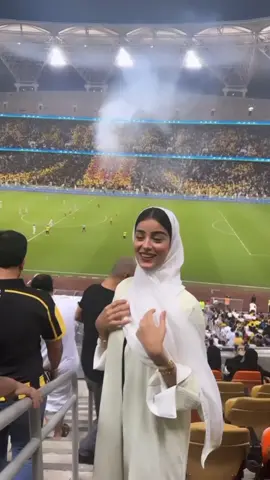 مبروووووووك جمهور الذهب💛💛💛💛 اول مره احضر في الملعب وحقيقي شعور يجننننن🥹😭 #اكسبلور #اكسبلورexplore #اكسبلوررررر #fyp #fypシ #foryoupage #4u #4you #viral #روان_منصور #رمضان #رمضان_كريم #رمضان_يجمعنا #الاتحاد #الاتحاد_العميد #الاتحاد_ضمك 