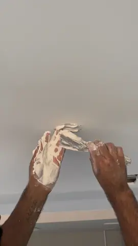 A forma mais prática de se fechar buracos em gesso 🫡✅ das trez formas que postei ate agora essa é a melhor. Conta ai vcs 😜#viralvideos 