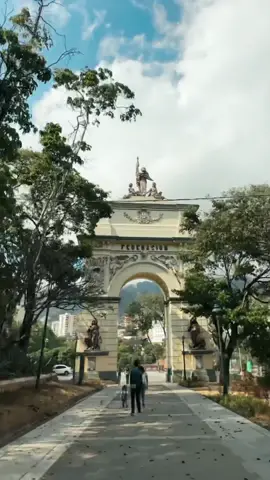 Caracas in 15 seconds. Shot on iPhone 📱 #hyperlapse #caracas #editor #filmmkrs #premierepro #aftereffects #shotoniphone #iphonevideography #mobilefilmmaking #tendencia #parati #foryou 