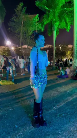 🦊 @edikted @rauwalejandro #rauw #rauwalejandro #saturno #satournoworldtour #puertorico #hirambithornstadium #outfit #skirt #latina 