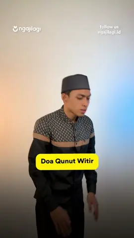 Save ya. Besok udah malam ke 16 Ramadhan guys, so.. Ini bacaan qunut yang bisa kamu pake saat sholat witir ya 😊👇🏻 اللَّهُمَّ اهْدِنِيْ فِيْمَنْ هَدَيْتَ وَعَافِنِيْ فِيْمَنْ عَافَيْتَ وَتَوَلَّنِيْ فِيْمَنْ تَوَلَّيْتَ وَبَارِكْ لِيْ فِيْمَآ أَعْطَيْتَ وَقِنِيْ شَرَّ مَا قَضَيْتَ فَإِنَّكَ تَقْضِيْ وَلَا يُقْضَى عَلَيْكَ إِنَّهٗ لَا يَذِلُّ مَنْ وَالَيْتَ  وَلَا يَعِزُّ مَنْ عَادَيْتَ تَبَارَكْتَ رَبَّنَا وَتَعَالَيْتَ وَصَلَّ اللهُ عَلَی نَبِيِّنَا مُحَمَّد وَعَلَیٓ اٰلِهٖ وَصَحْبِهٖ وَسَلَّم Latinnya : Allaahummah dinii fiiman hadaiiiit, Wa ’aafini fiiman ‘aafaiiiit, Wa tawallanii fiiman tawallaiiiit, Wa baarik lii fiimaaaa a’thoiiiit, Wa qinii syarro maa qodhoiiiit, fa innaka taqdhii wa laa yuqdhoo ‘alaik, Innahu laa yadzillu mawwaalaiiiit, Walaa ya’izzuman ‘aadaiiiit, Tabaarokta robbanaa wa ta’aalaiiiit, wa shollallaahu ‘alaa nabiyyinaa Muhammad wa ‘alaaaa aalihii wa shohbihii wasallam Semoga kita selalu diberikan kenikmatan dalam beribadah 🤲🏻 Sumber: Syarah Hisnul Muslim, Majdi bin Abdul Wahab Al-Ahmad, hlm. 229 📌 Follow @ngajilagi.id agar kamu bisa lebih mudah belajar baca Al-Qur'an 🏷Share yuk, semoga jadi amal jariyah 🏷Tag temenmu juga ya. Yuk sama-sama belajar #fyp #fypシ #viral #viraltiktok #trending #terbaru #video #islam #sholat #tarawih #witir #qunut #ramadhan #fasih #puasa #doaharian #doamustajab #shiftpemudahijrah #hijrahkarenaallah  #hijrahbaper #hijrahtime #ramadhan2023 #ngajilagi