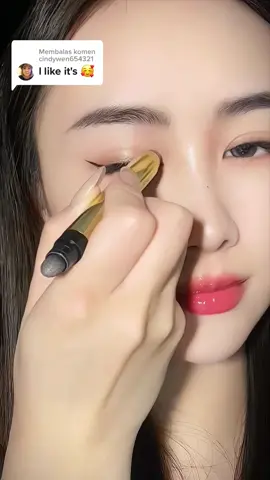 Membalas kepada @cindywen654321 #beauty #tiktokshop #fyp #pembayangmata #blingbling Mudah dan mudah, gunakan solek dengan cepat, buat solek yang indah, jangan buat teman lelaki anda menunggu terlalu lama