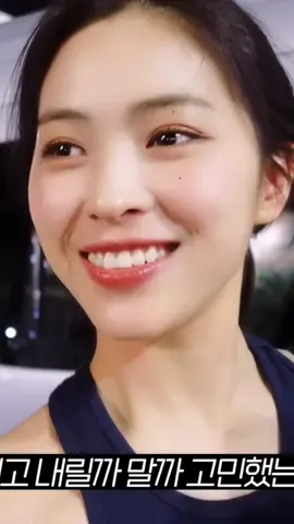 to have a date on the night market in Thailand with Ryujin #itzy #ryujin #있지 #류진 