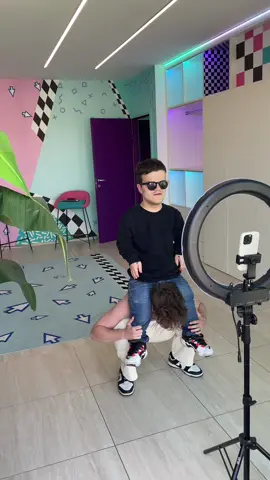 @SIMONE BERLINI ecco io backstage🤣