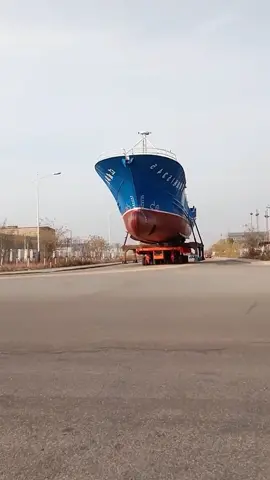 Huge fishing boats pass the intersection. This scene is really quite spectacular. #ship #road #transportation #Vlog #fyp 