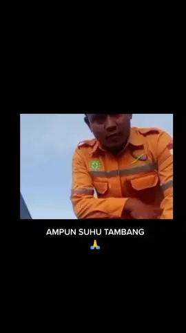 Ada yg ajak adu sikil. jgm gitu lah mas #pejuangrupiah #sopirtruck #trukloging #loggingtruck #logingkalimantan 