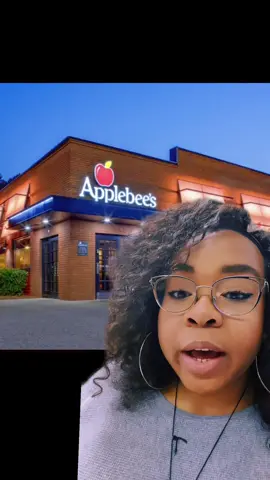 #greenscreen Everything in America is Applebee’s! #applebees #olivegarden #chilis #pfchangs #redlobster #texasroadhouse #cheesecakefactory #america #restaurants 