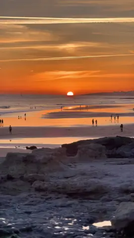 Por do sol, Praia de Carcavelos em Lisboa 📍🇵🇹 #sunset #pordosol #lisboa #portugal #europ #Summer 