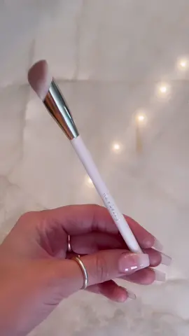 ✨obsessed✨ #rarebeauty #rarebeautybrush #rarebeautyconcealerbrush 